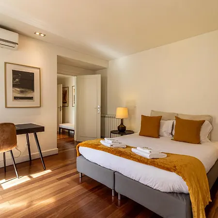 Chiado Deluxe Design 3 Bedroom Daire