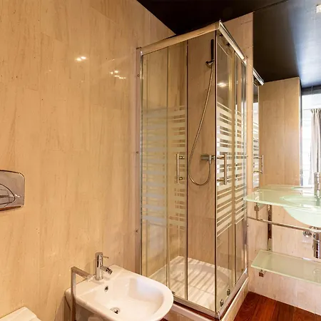 Chiado Deluxe Design 3 Bedroom * ליסבון