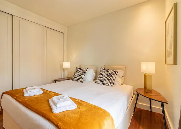 Chiado Deluxe Design 3 Bedroom * Lisboa