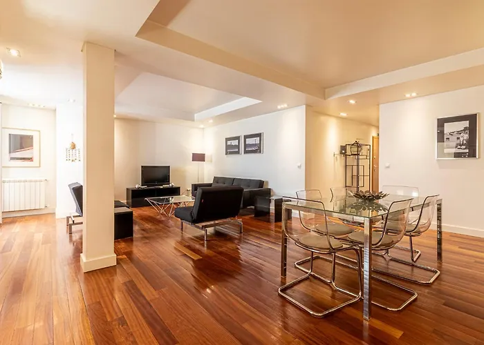 Chiado Deluxe Design 3 Bedroom شقة